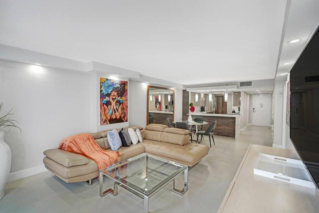 Electric Brand New With Water View, Edgewater Apartamento